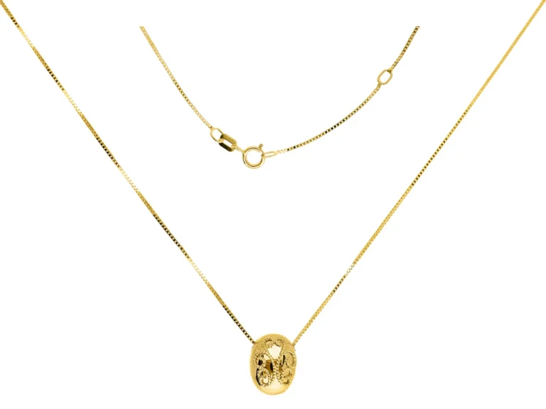 Vintage oval necklace