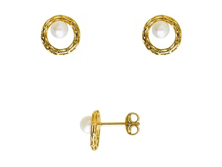 Classic pearl earrings